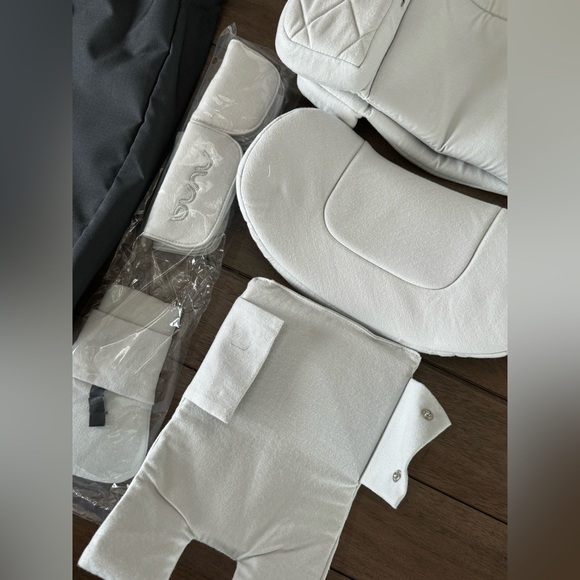 NWT NUNA REVV INFANT CARSEAT INSERTS - Picture 3 of 4